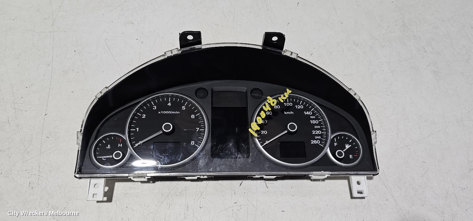 HOLDEN COMMODORE 2011 Instrument Cluster