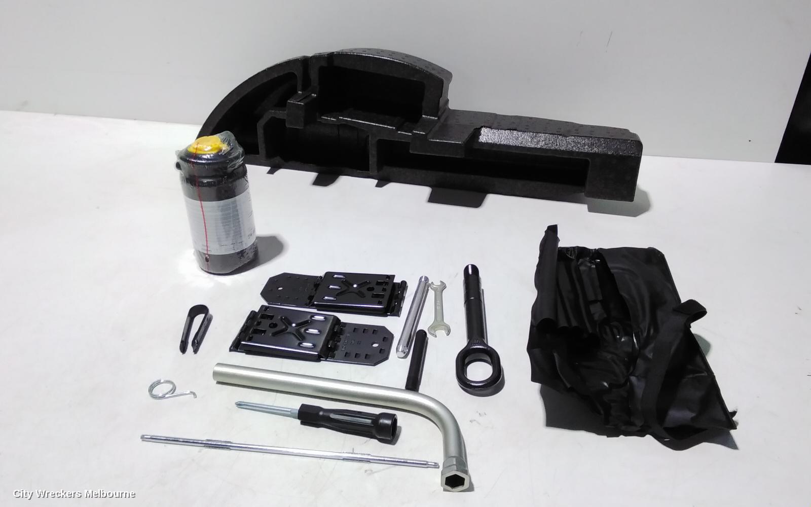 AUDI Q7 2017 Jack/Tool Kit