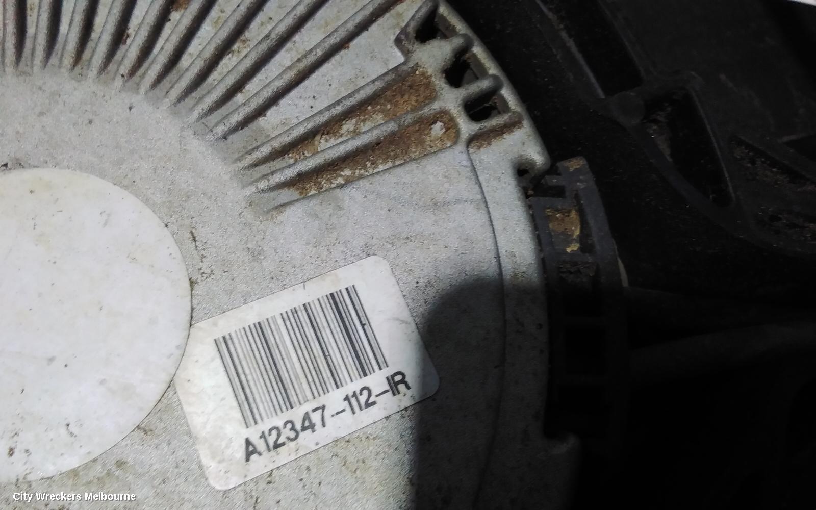 VOLKSWAGEN AMAROK 2012 Fan