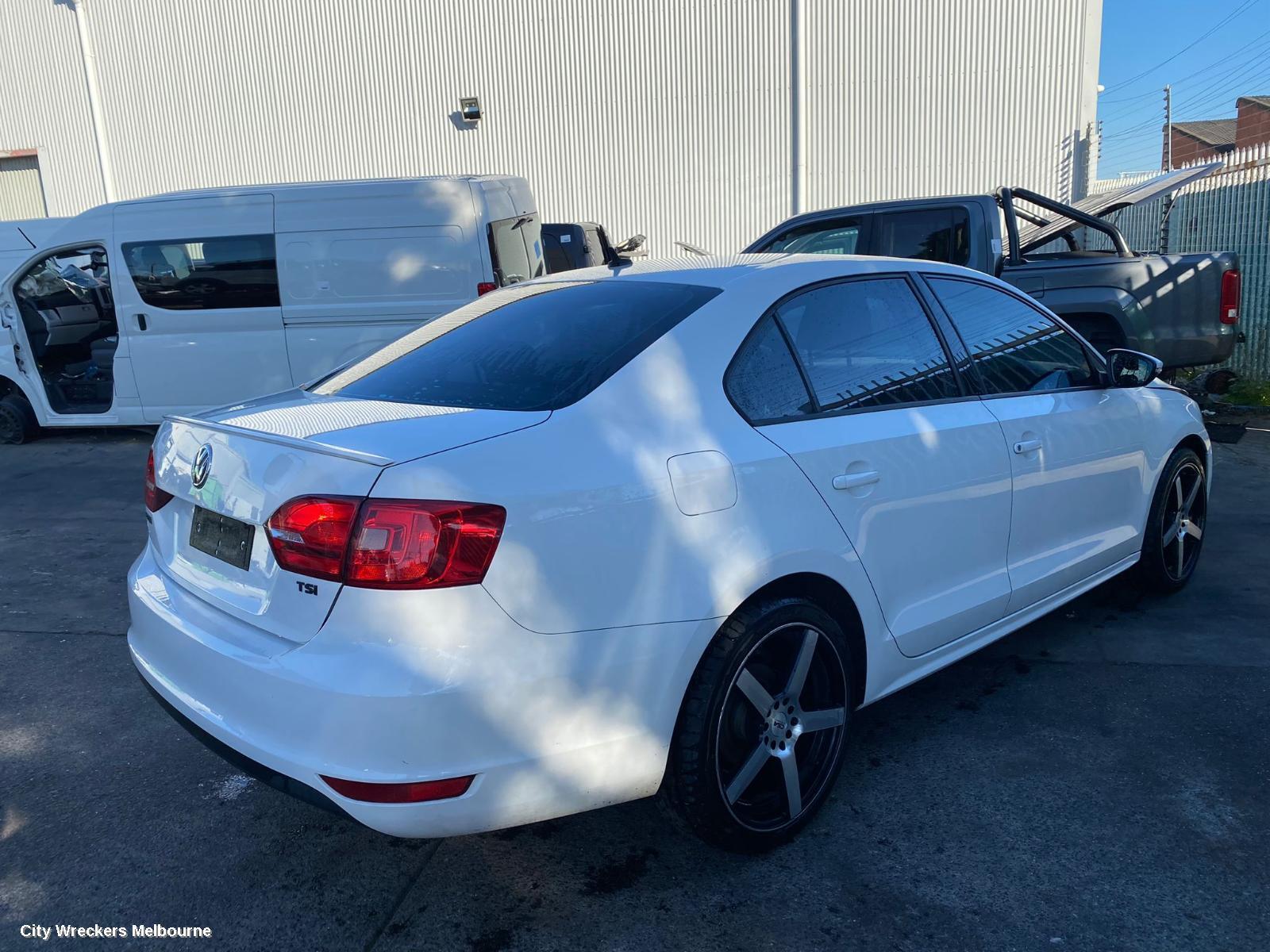 VOLKSWAGEN JETTA 2013 Jack/Tool Kit