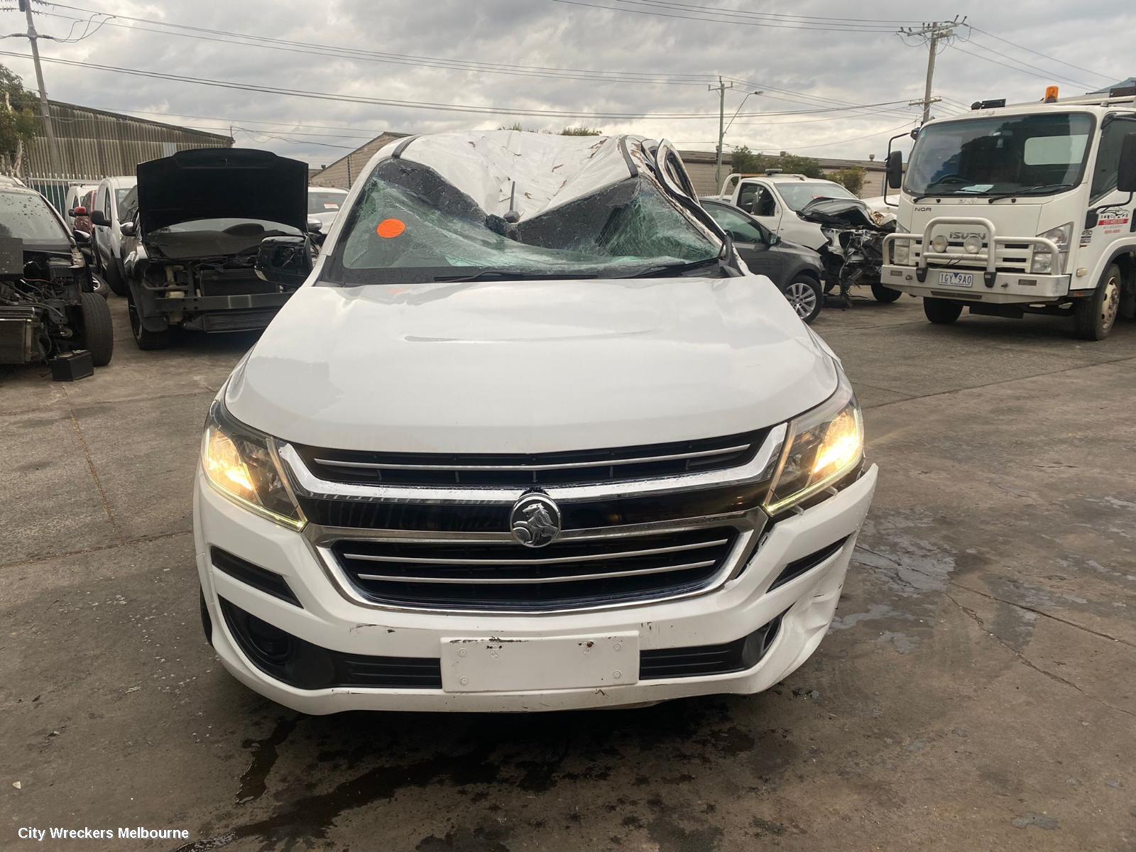 HOLDEN COLORADO 2019 Sports Bar