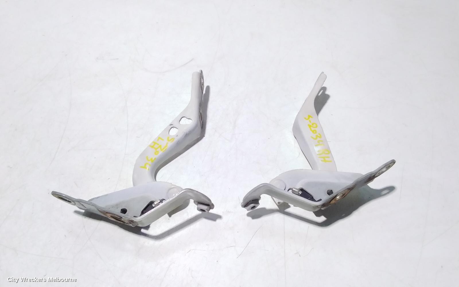 TOYOTA HIACE 2009 Bonnet Hinge/Strut