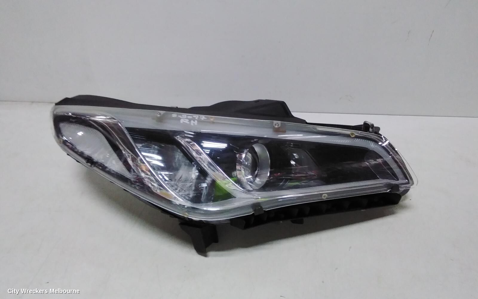 HYUNDAI SONATA 2015 Right Headlamp