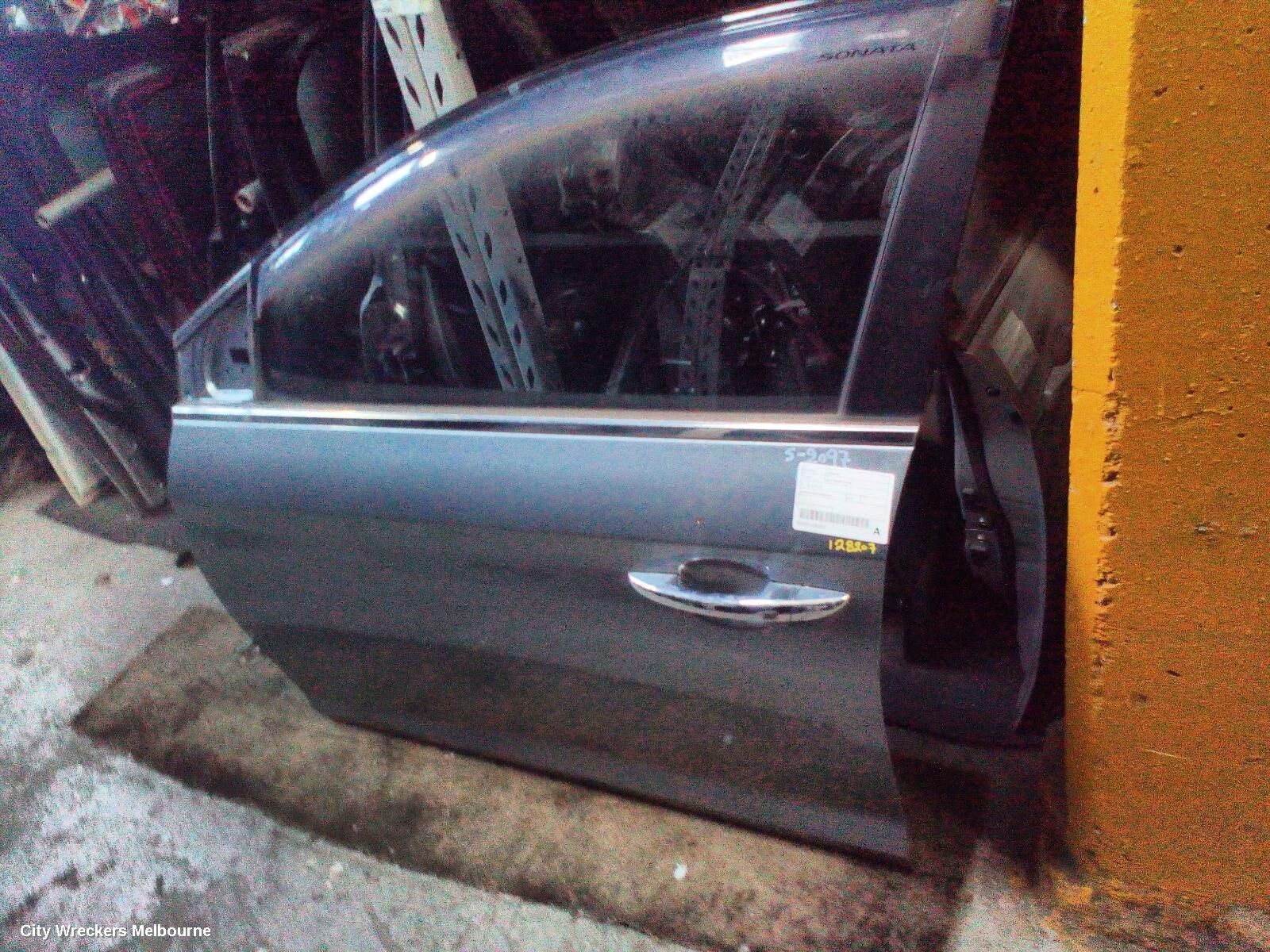 HYUNDAI SONATA 2015 Left Front Door