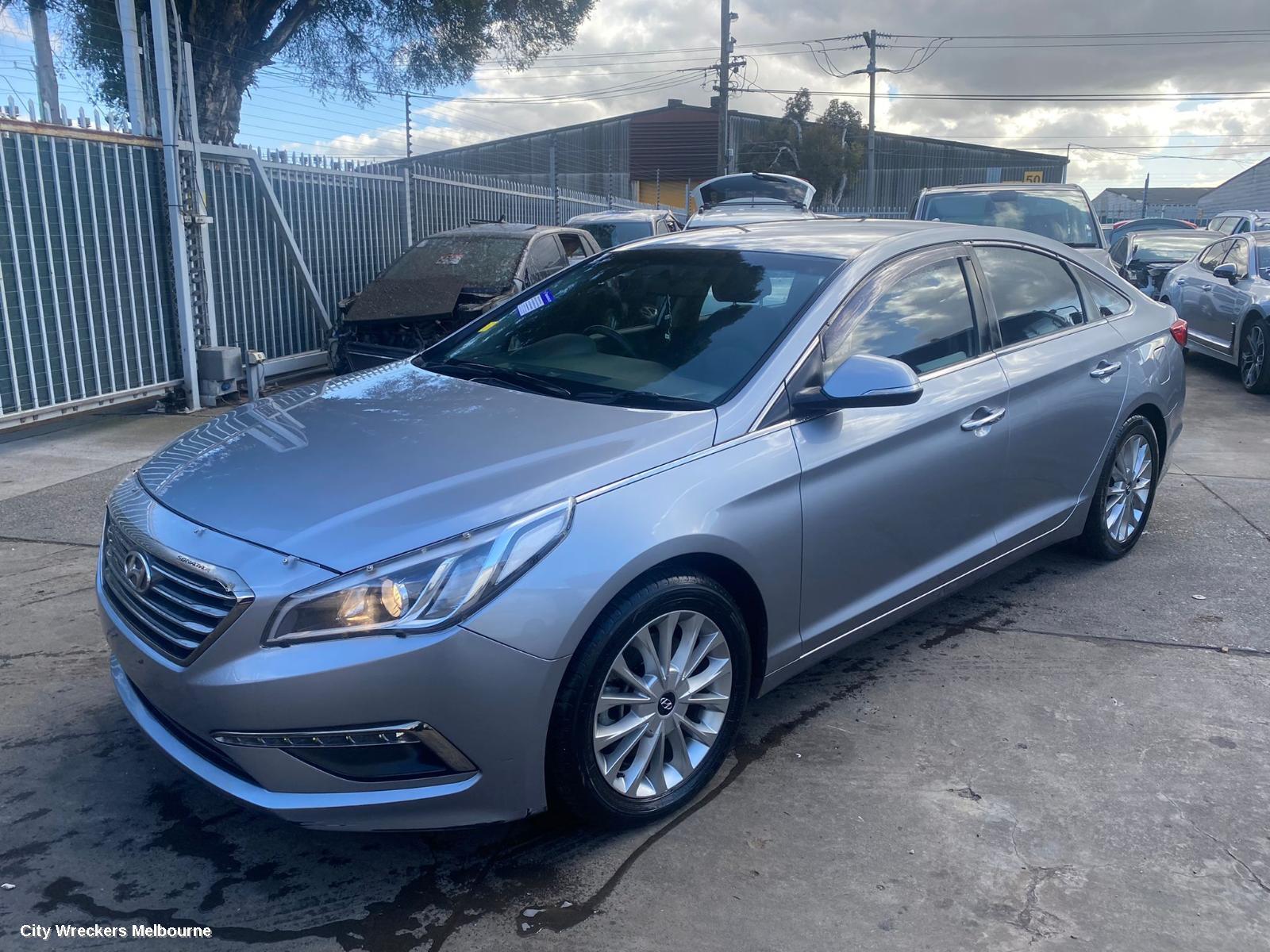 HYUNDAI SONATA 2015 Console