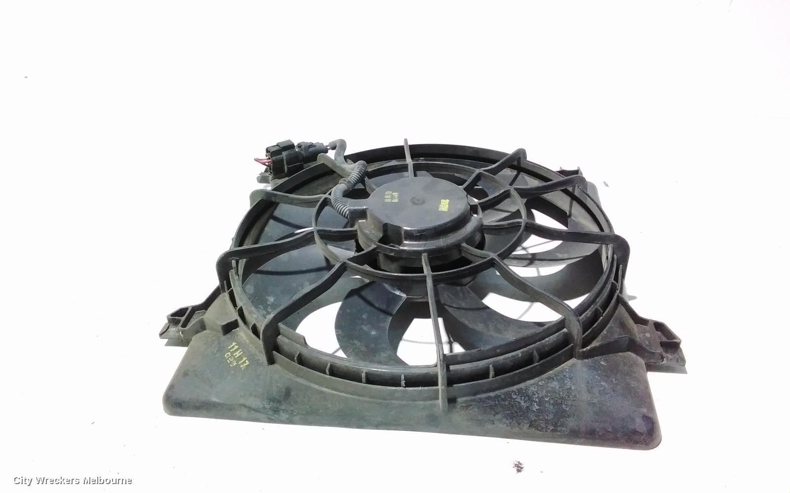 KIA SORENTO 2011 Fan