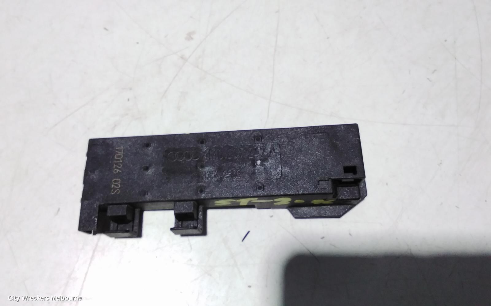 AUDI Q7 2017 Antenna