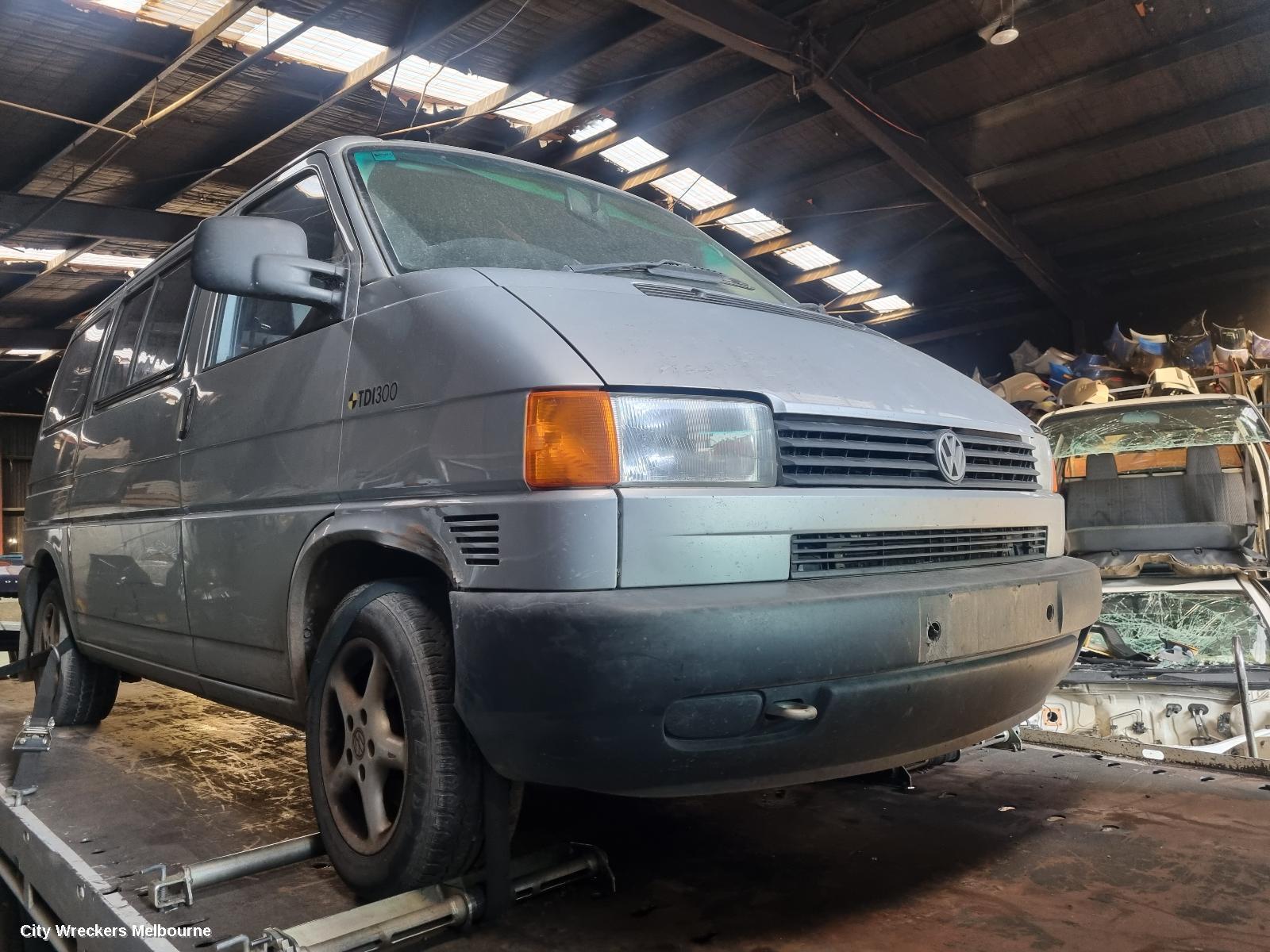 VOLKSWAGEN TRANSPORTER 2002 Right Headlamp