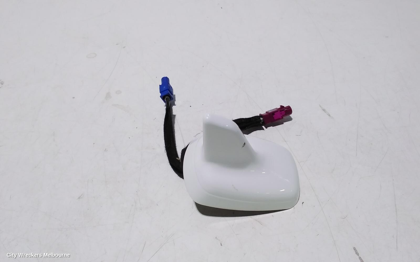 AUDI Q5 2011 Antenna
