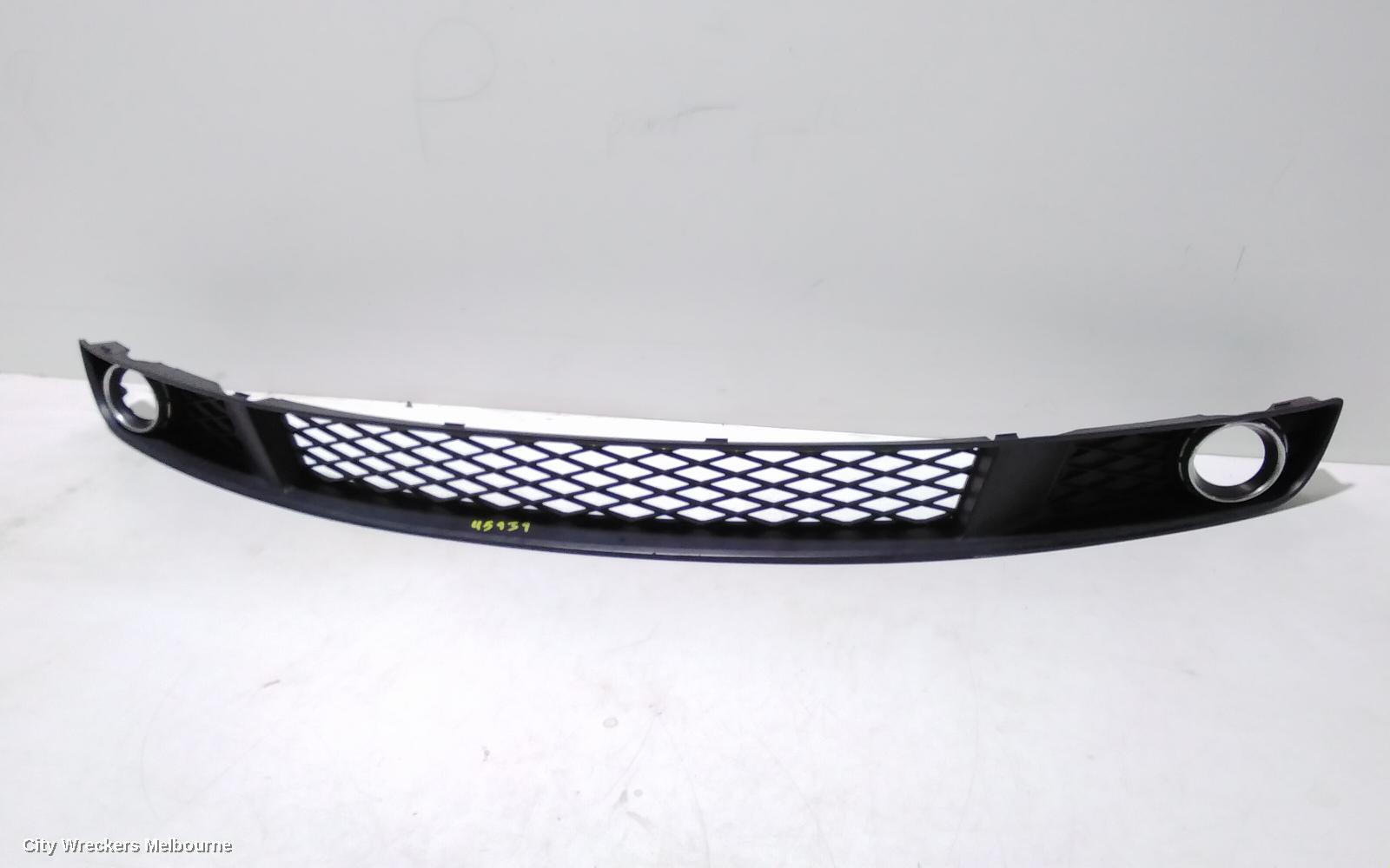 HOLDEN COMMODORE 2007 Grille