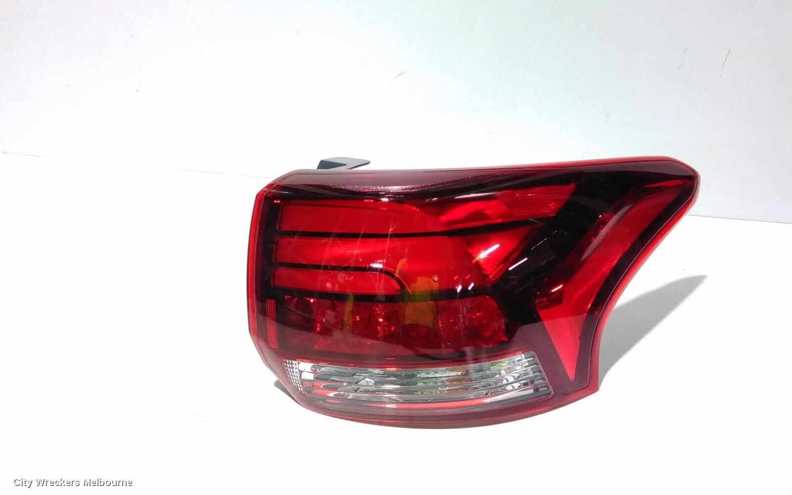 MITSUBISHI OUTLANDER 2017 Right Taillight
