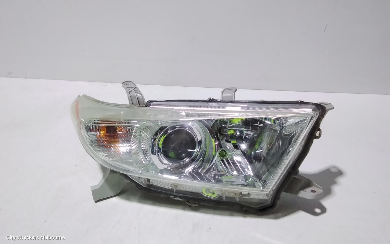 TOYOTA KLUGER 2012 Right Headlamp