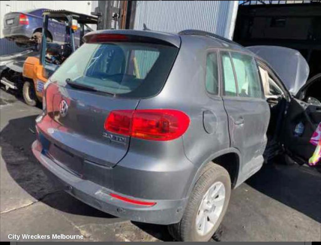 VOLKSWAGEN TIGUAN 2014 Floor Mats