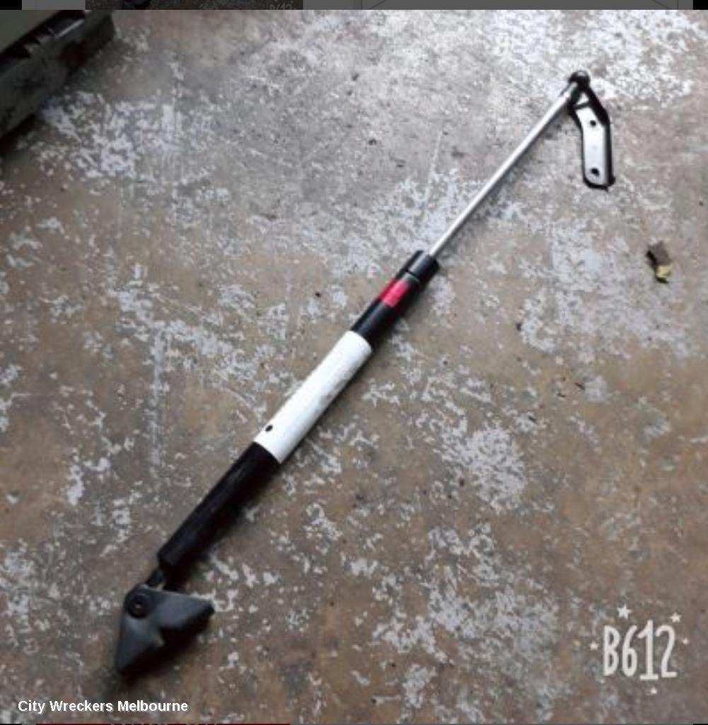 TOYOTA TARAGO 2006 Hatch Strut