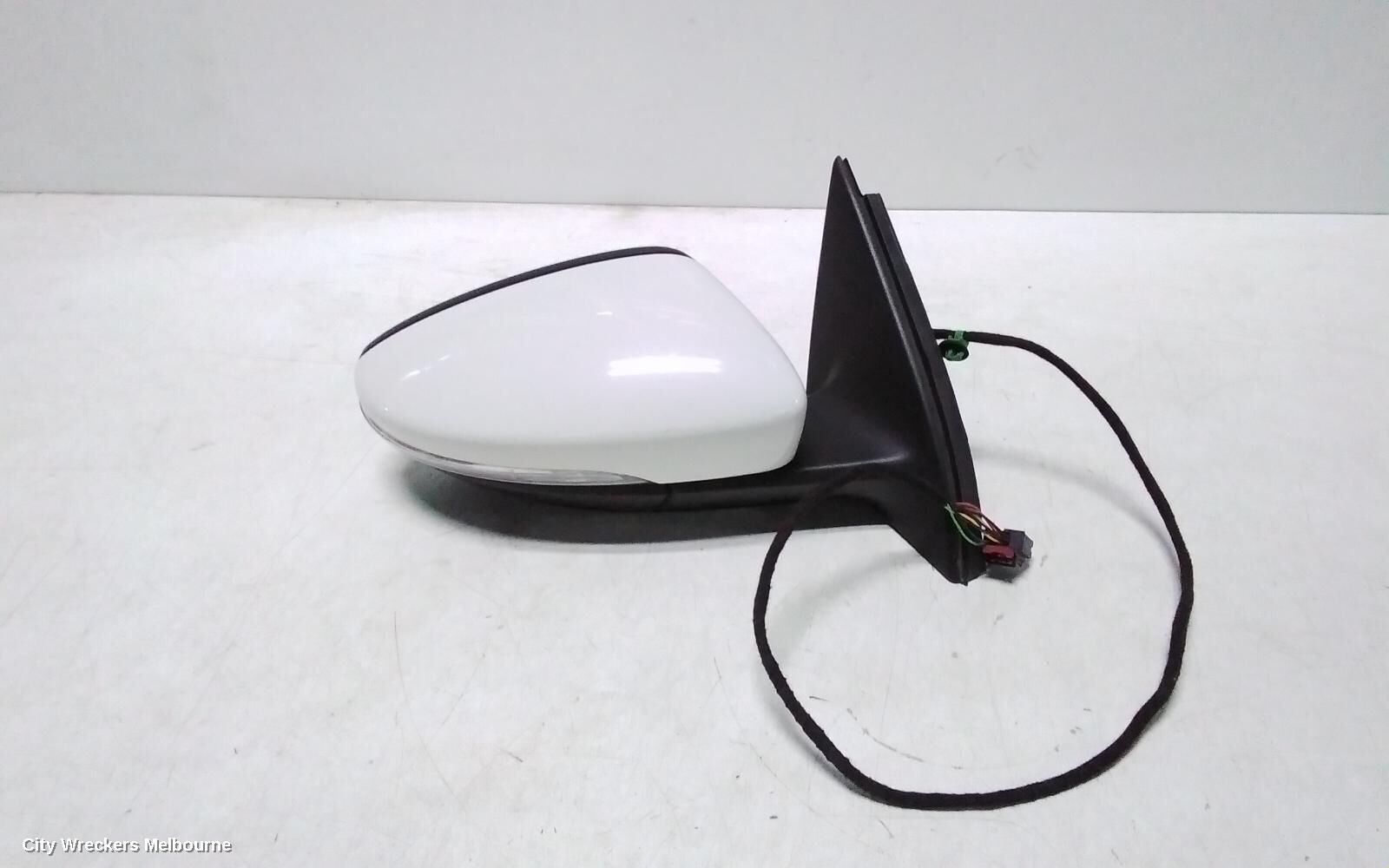 VOLKSWAGEN PASSAT 2011 Right Door Mirror