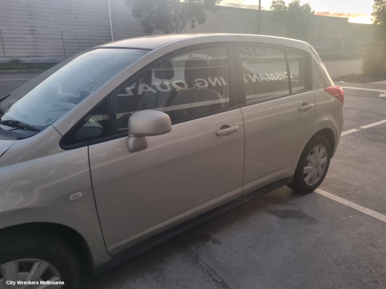 NISSAN TIIDA 2007 Grille