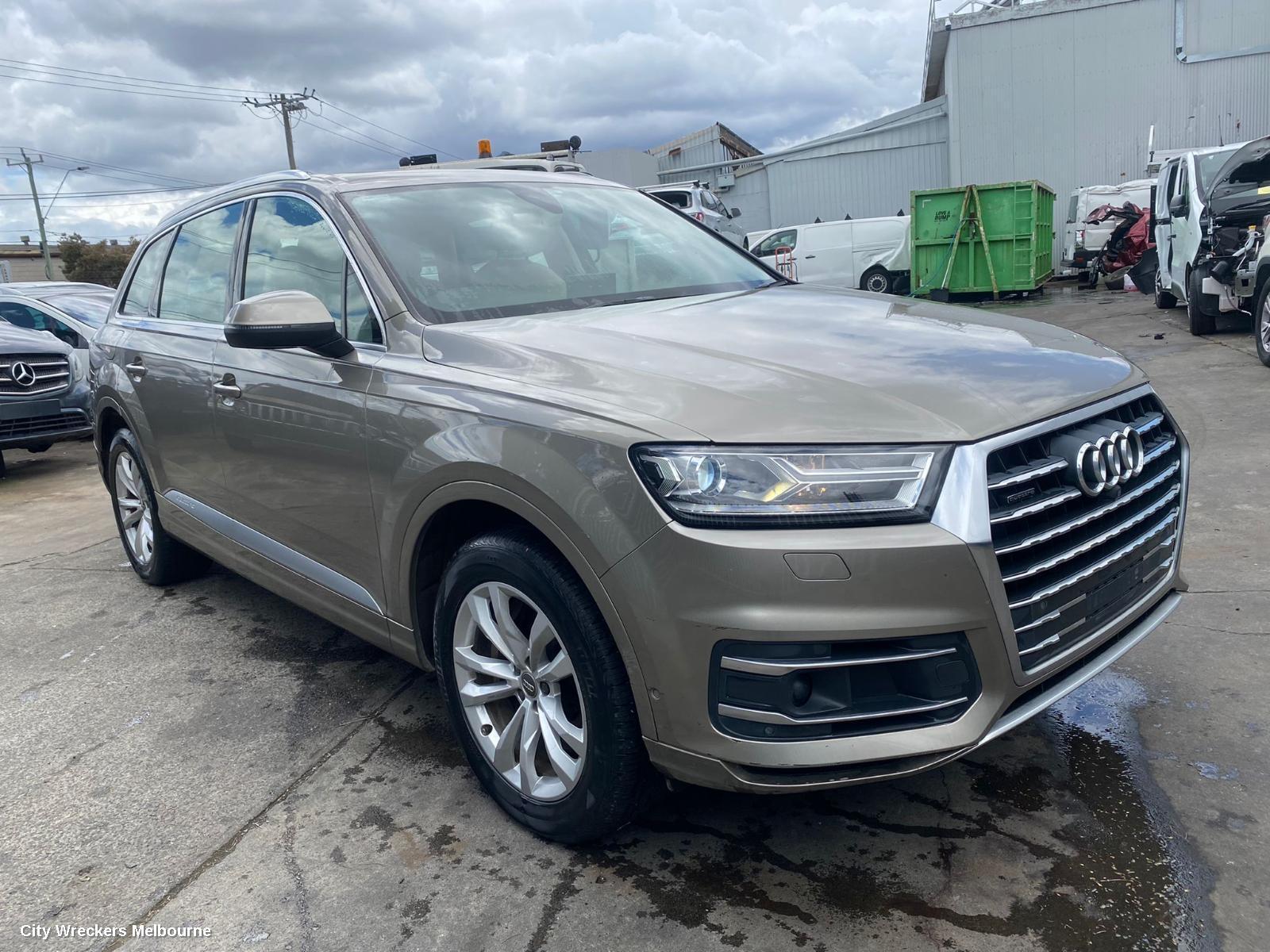 AUDI Q7 2016 Right Front Door