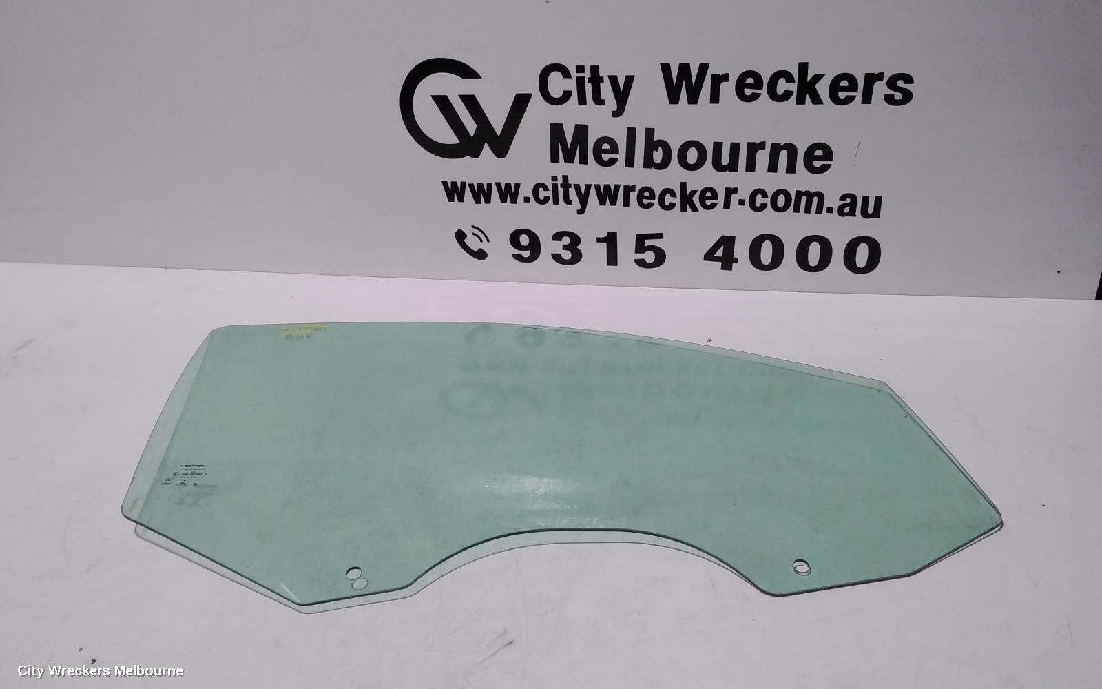FIAT FREEMONT 2015 Right Front Door Window