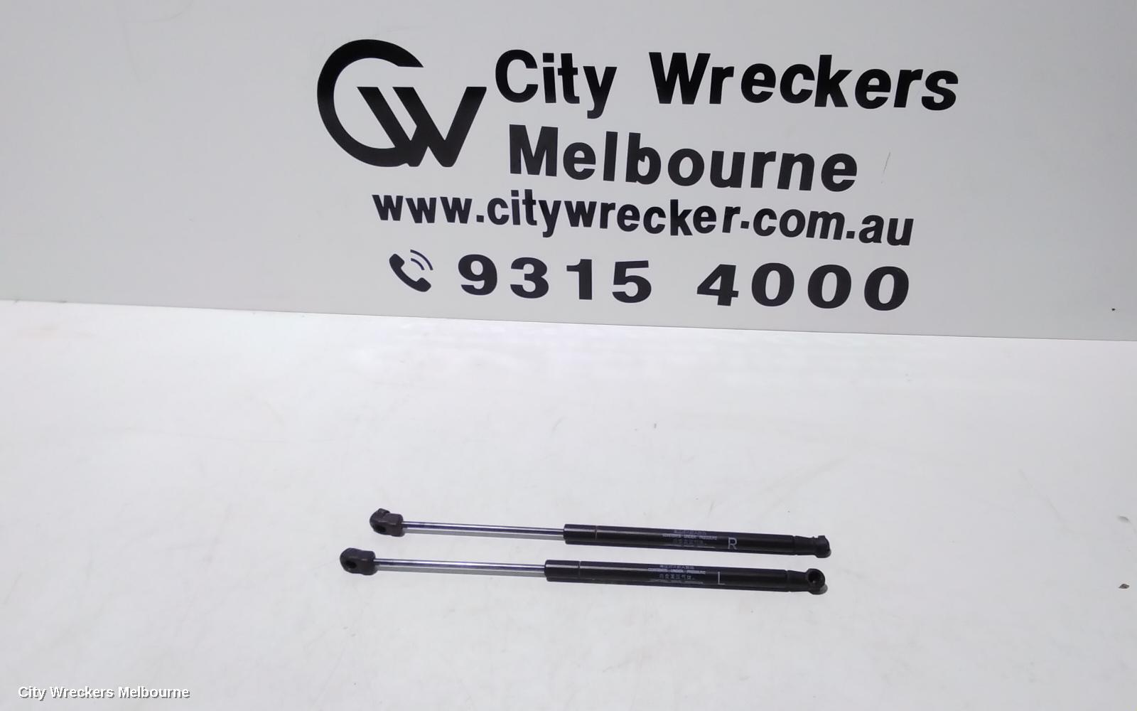 TOYOTA KLUGER 2018 Hatch Strut