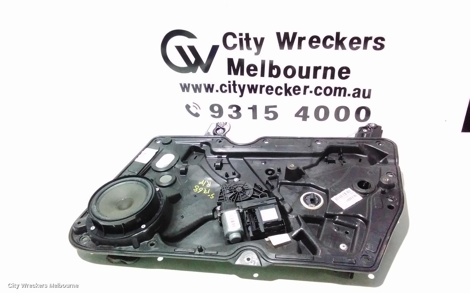 VOLKSWAGEN GOLF 2009 Right Front Window Reg/Motor