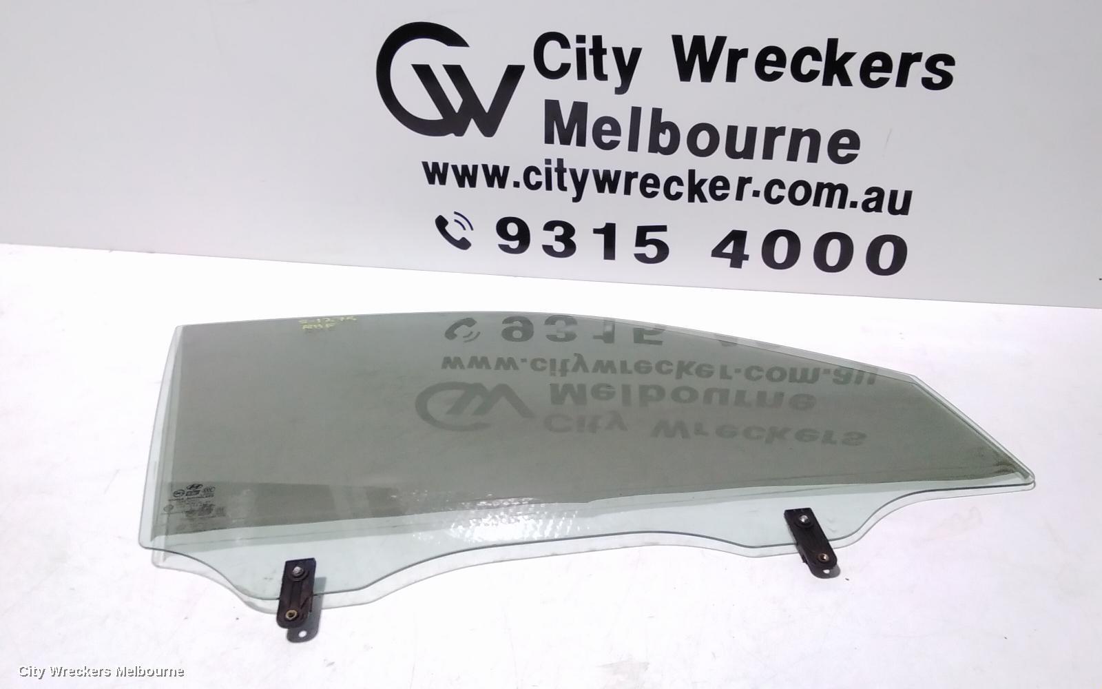 HYUNDAI TUCSON 2009 Right Front Door Window