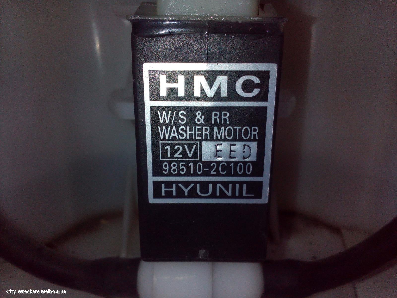 HYUNDAI TUCSON 2009 Washer Bottle
