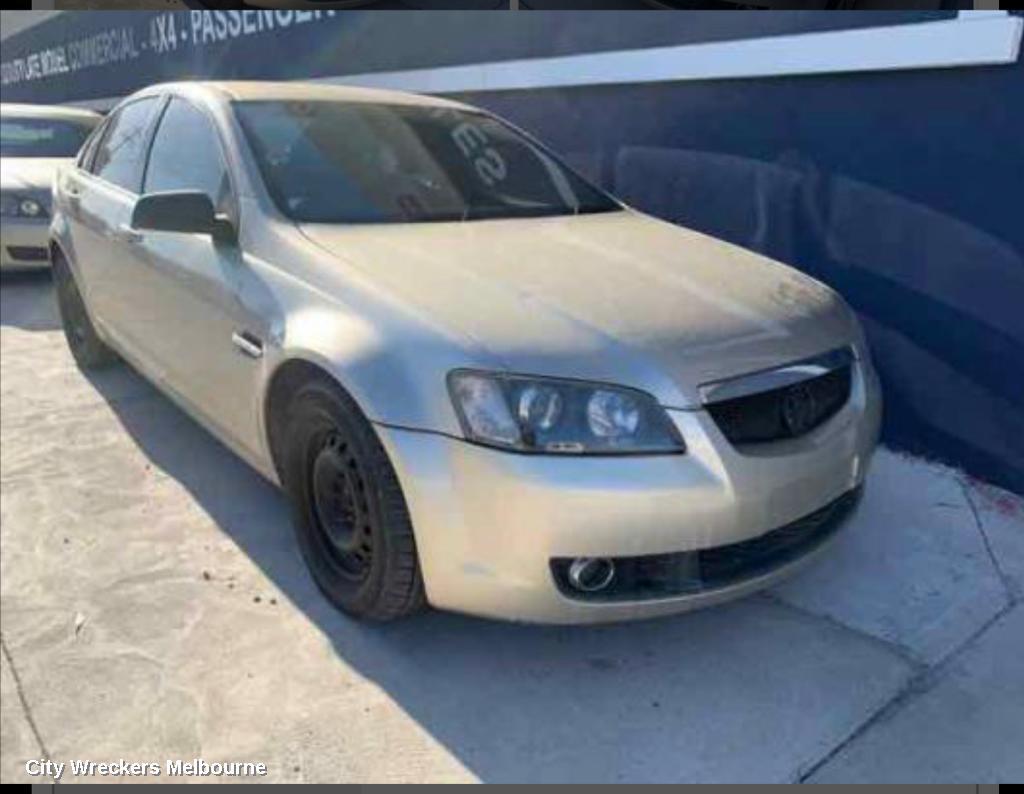 HOLDEN COMMODORE 2006 Right Front Hub Assembly