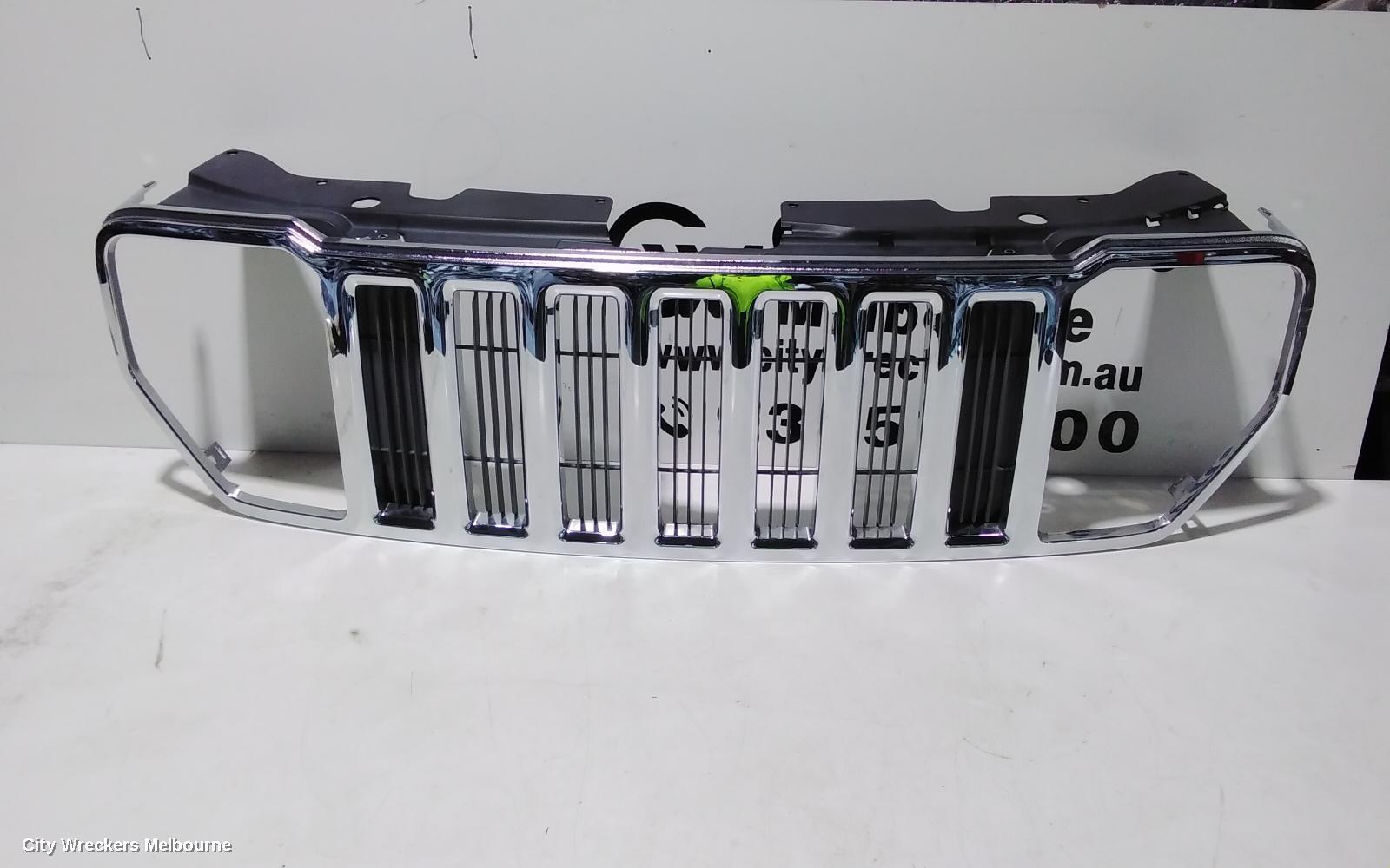 JEEP CHEROKEE 2012 Grille
