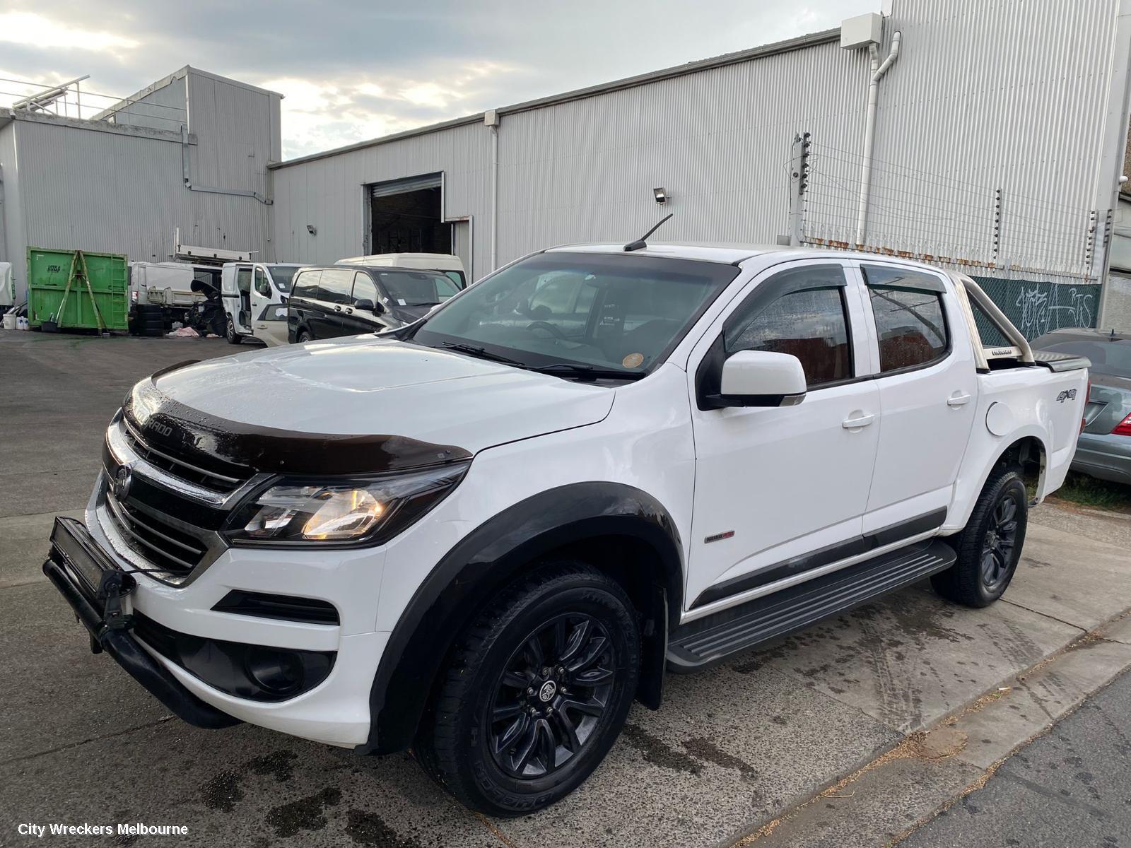 HOLDEN COLORADO 2016 Sports Bar