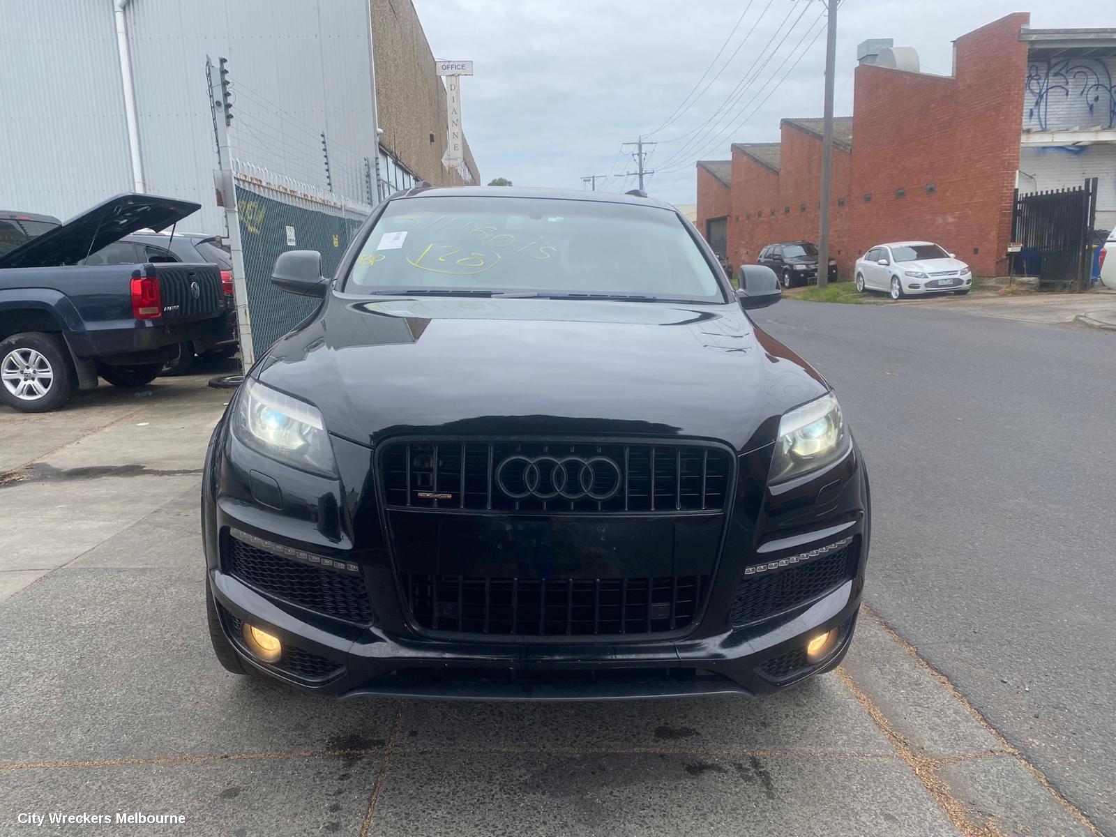AUDI Q7 2011 Right Guard