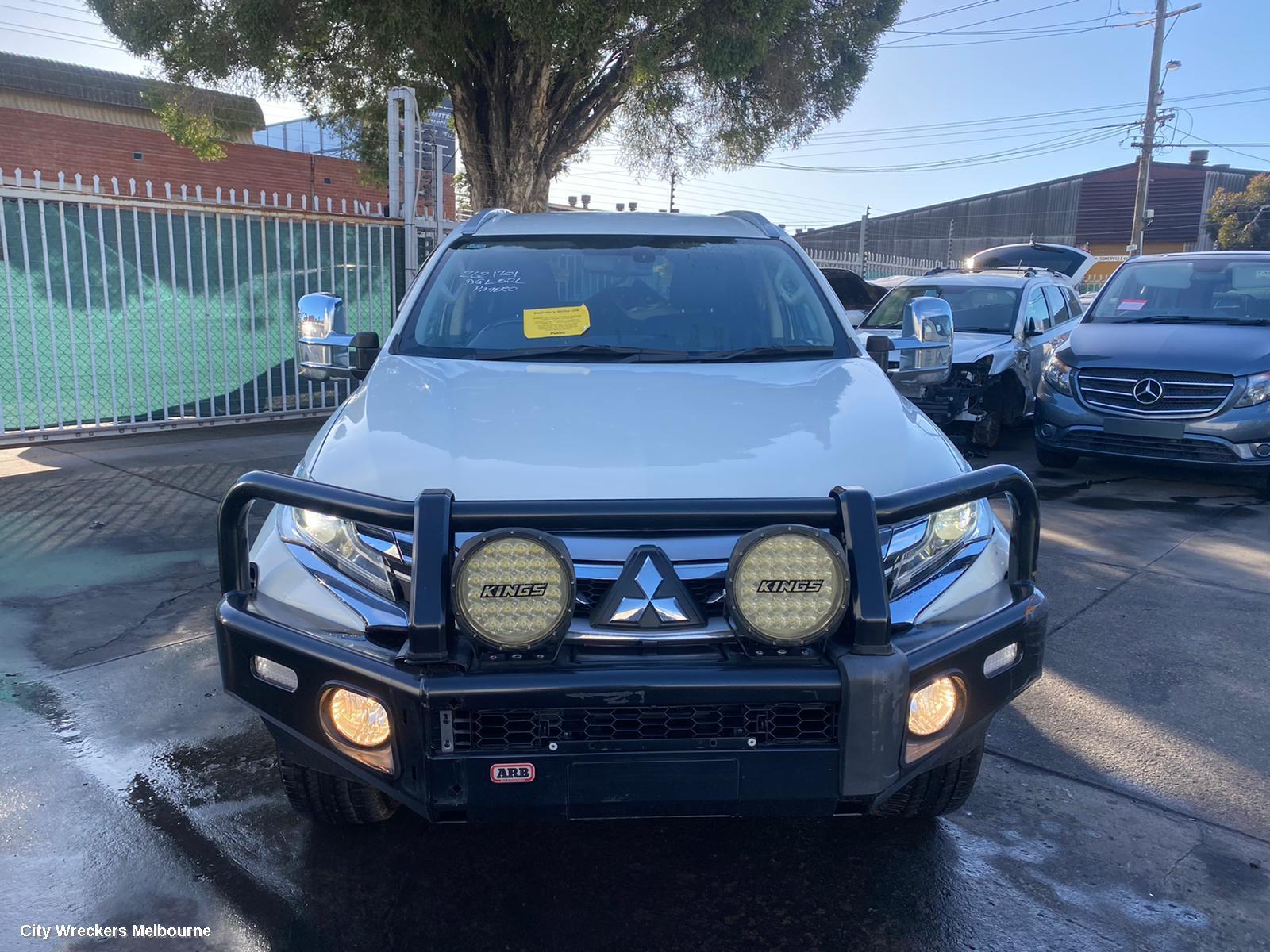 MITSUBISHI PAJERO 2017 Left Rear Door Window