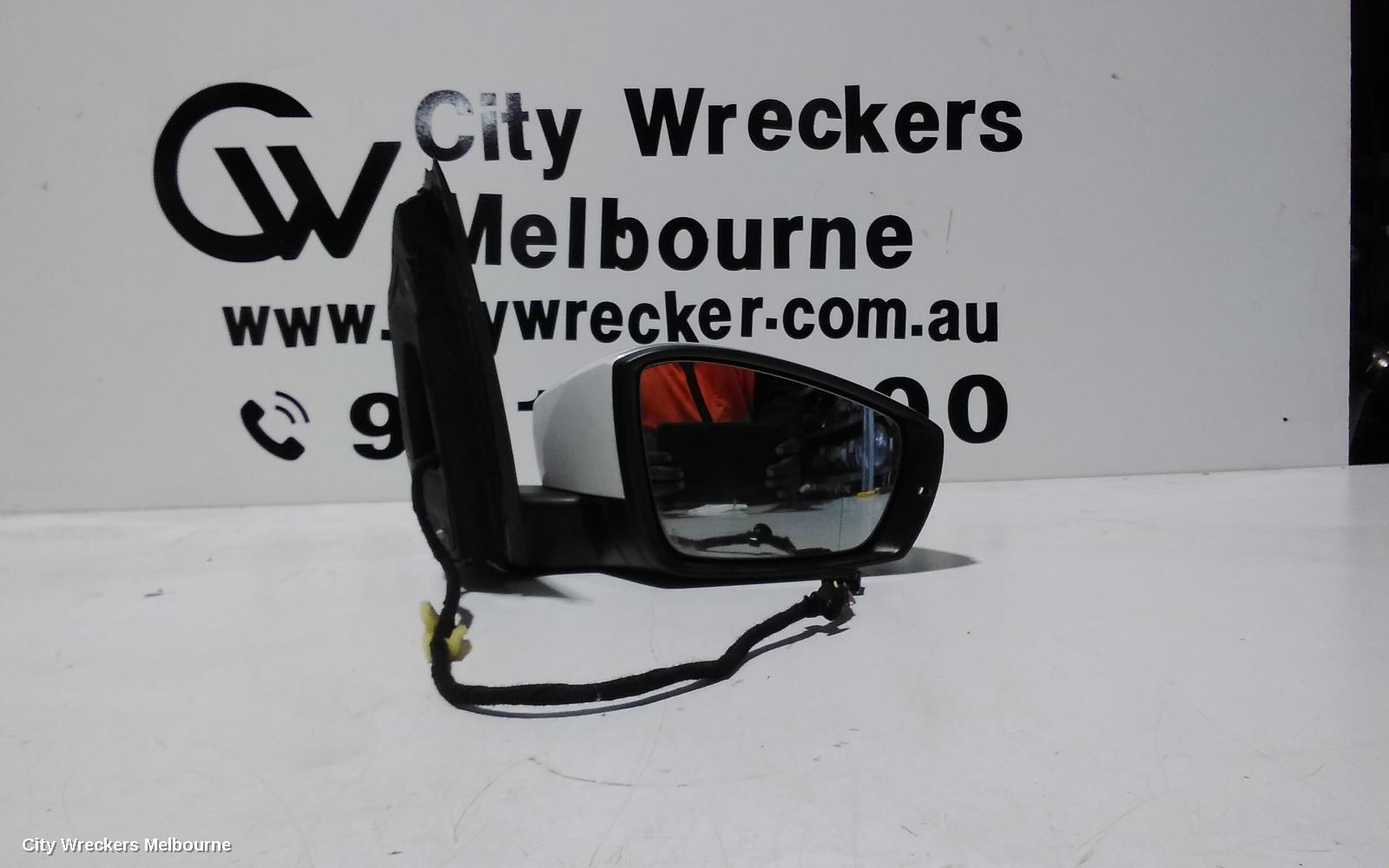 VOLKSWAGEN POLO 2011 Right Door Mirror