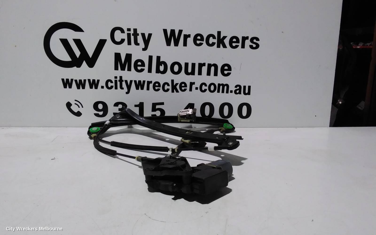 VOLKSWAGEN POLO 2011 Right Front Window Reg/Motor