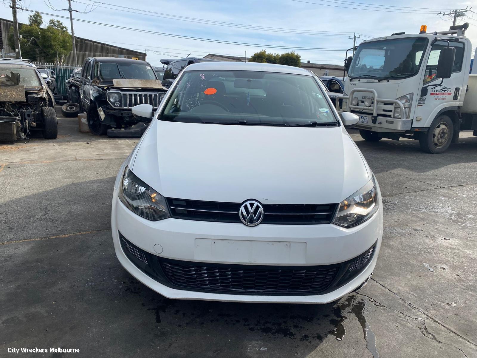 VOLKSWAGEN POLO 2011 Door Handle