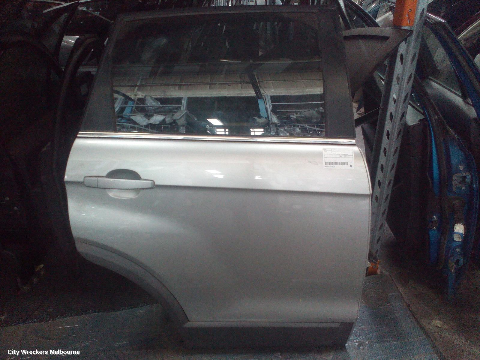 HOLDEN CAPTIVA 2011 RIGHT_REAR_DOOR_SLIDING