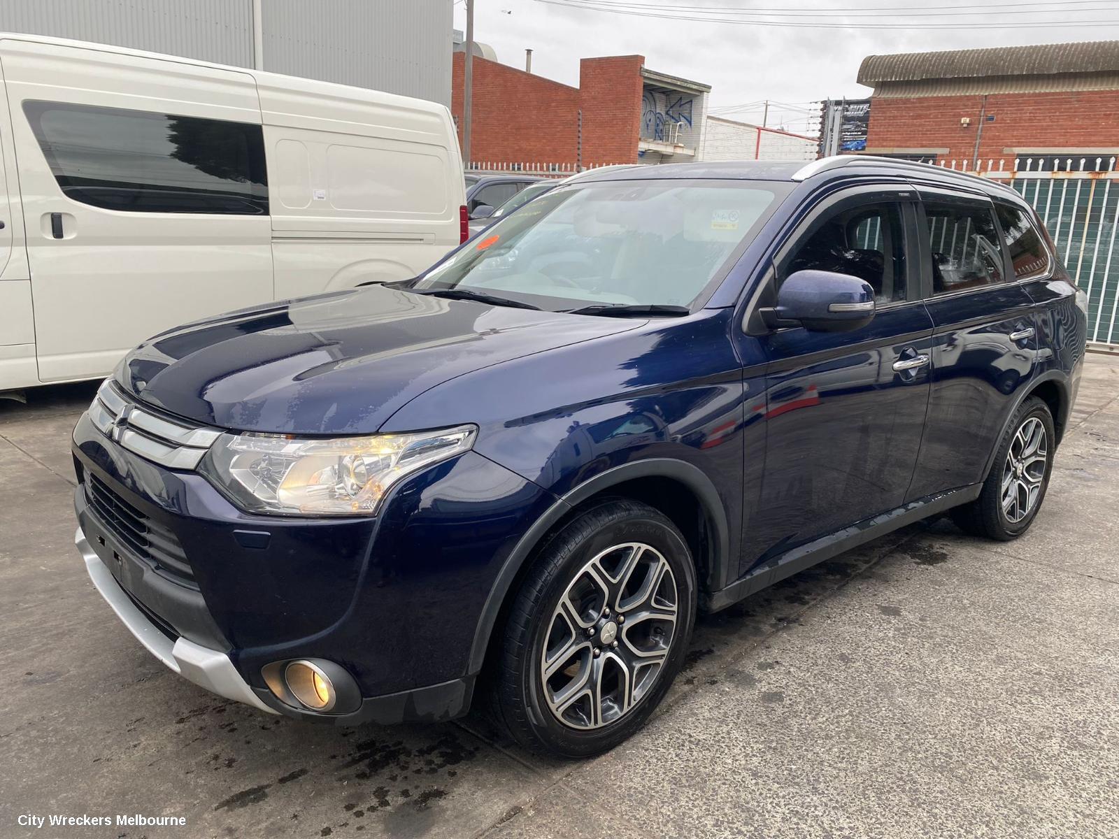 MITSUBISHI OUTLANDER 2014 Left Front Door