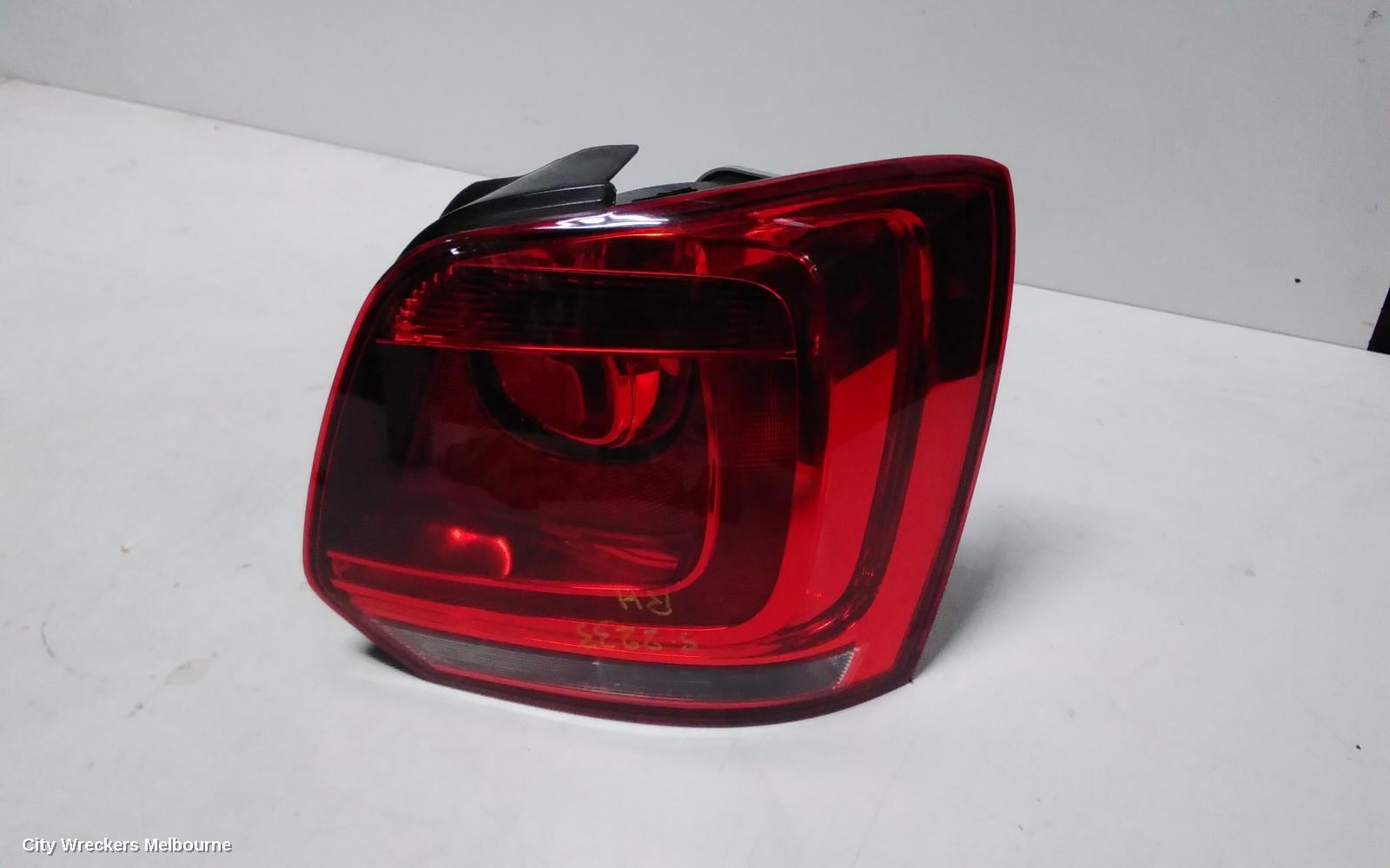 VOLKSWAGEN POLO 2013 Right Taillight