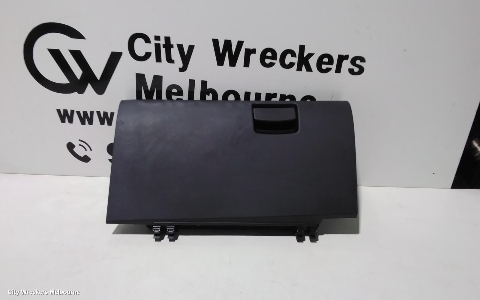 SUBARU XV 2021 Glove Box