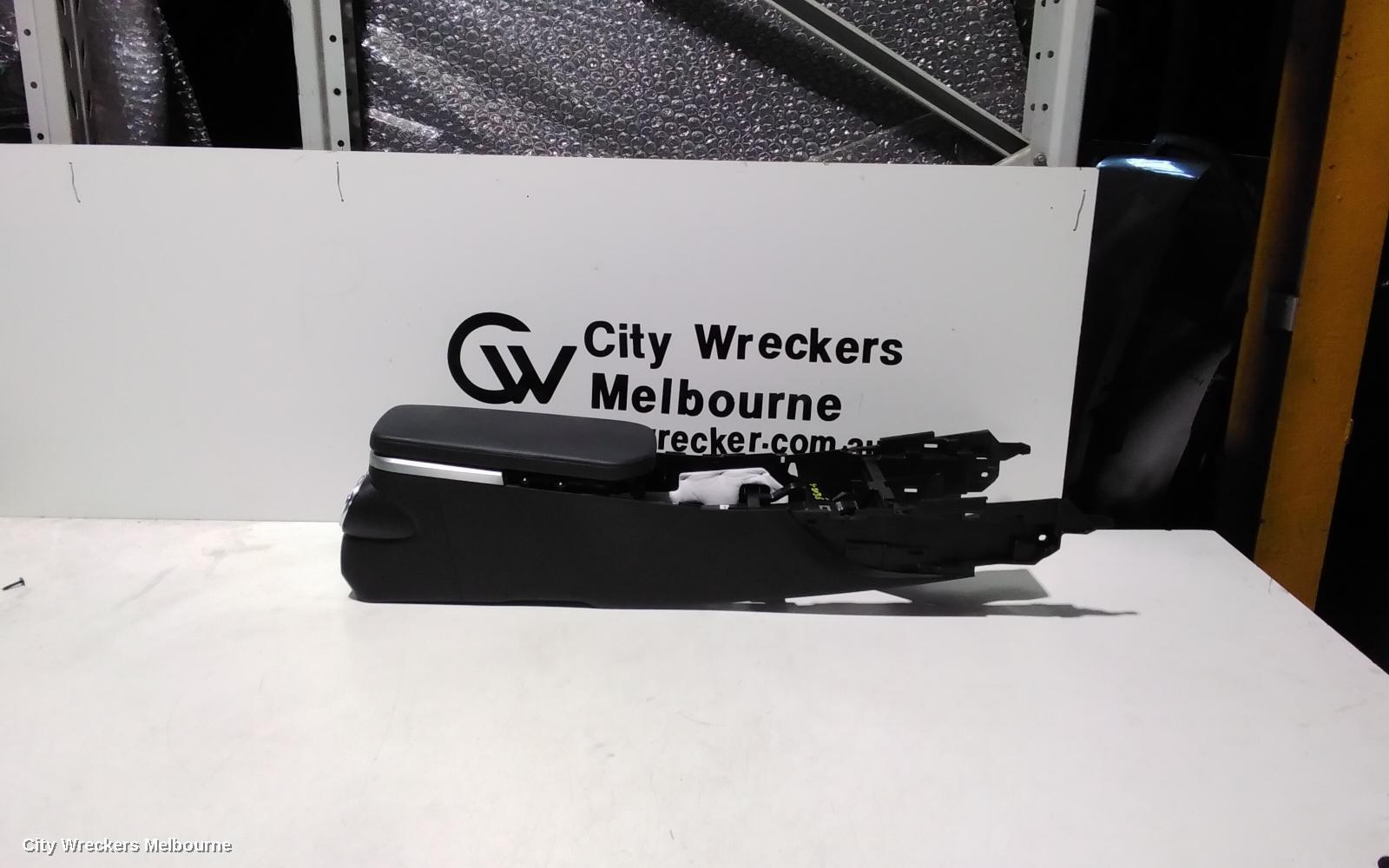 KIA STINGER 2020 Console