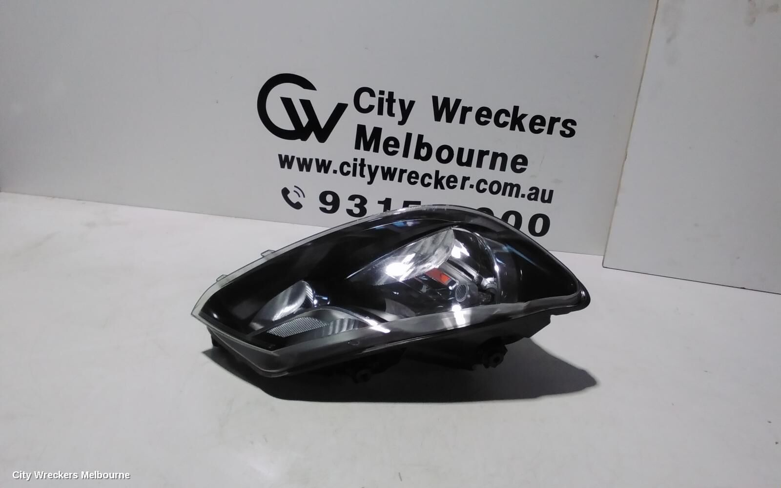 VOLKSWAGEN CADDY 2013 Right Headlamp