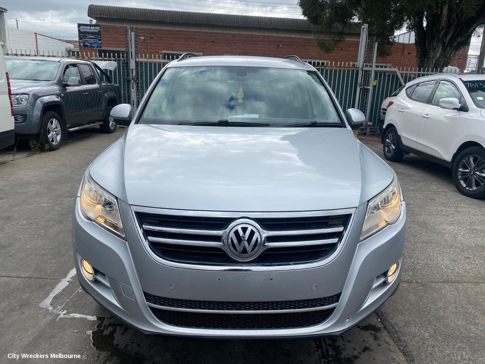 VOLKSWAGEN TIGUAN 2010 Right Rear Door