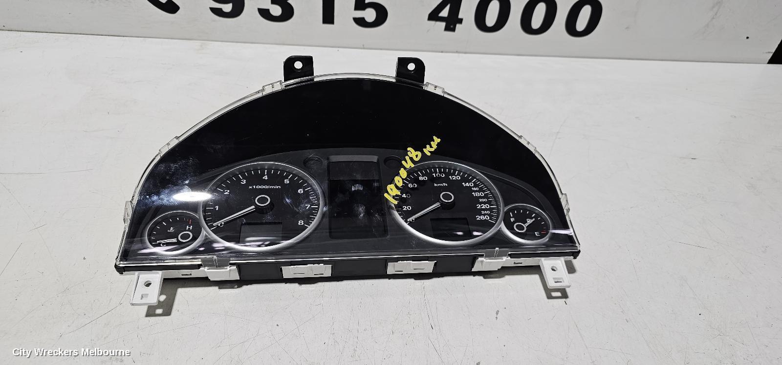 HOLDEN COMMODORE 2011 Instrument Cluster