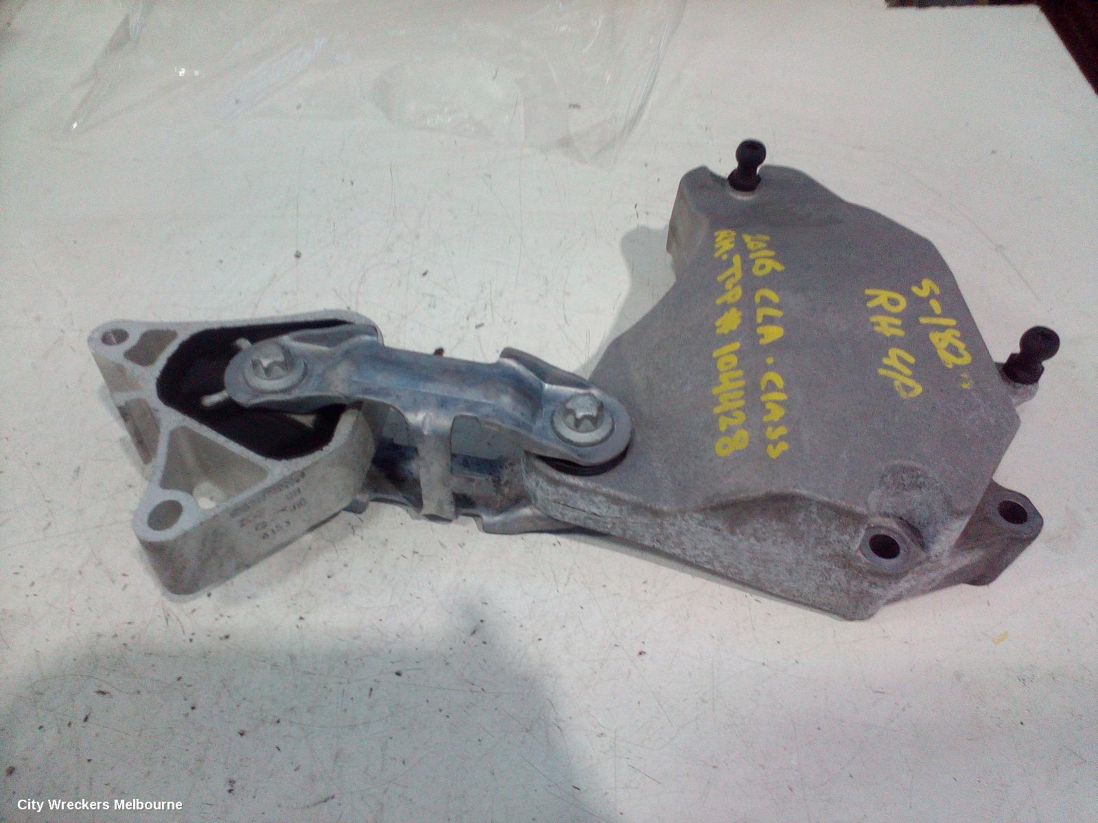 MERCEDES CLA CLASS 2016 Mount