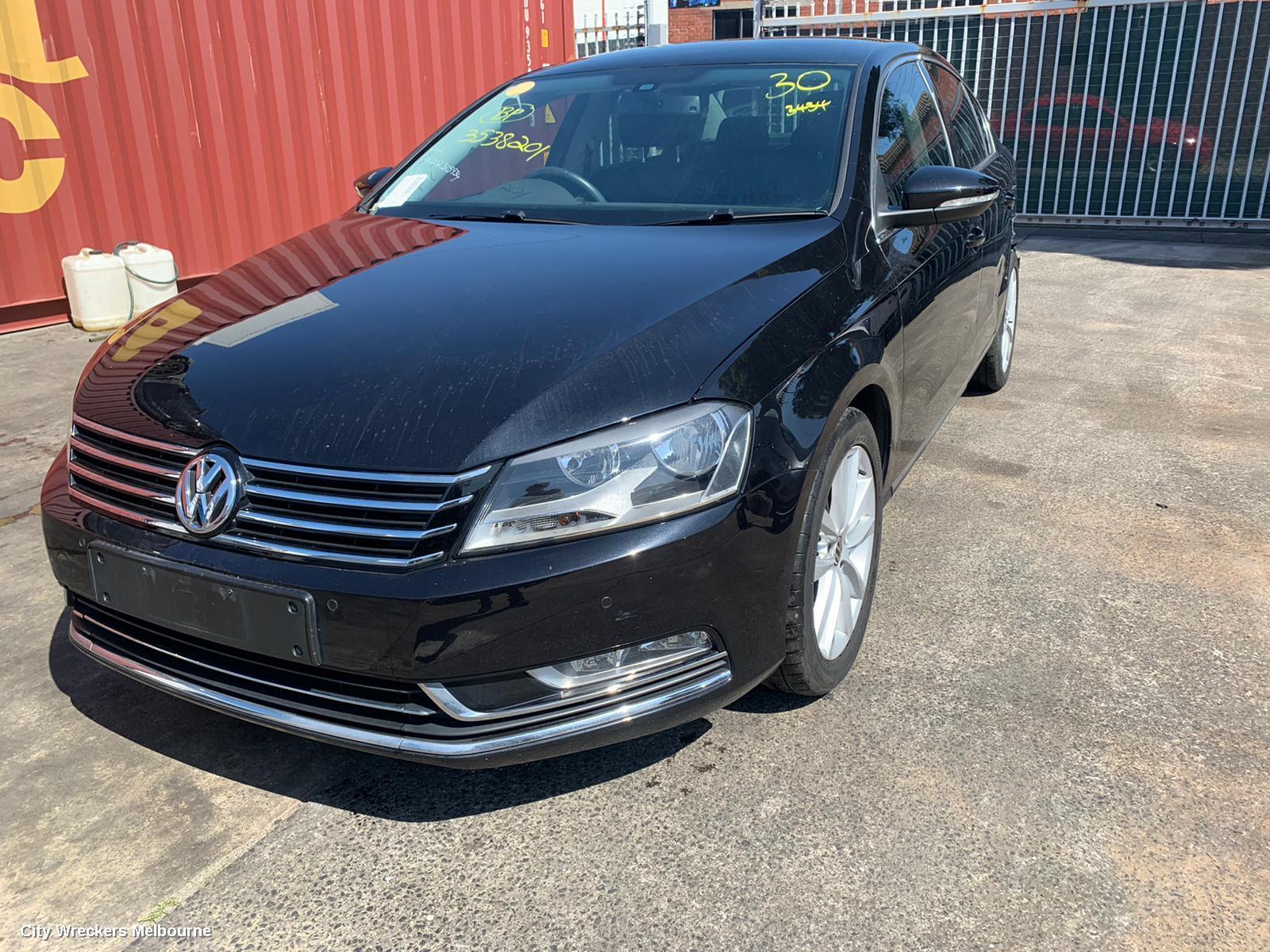 VOLKSWAGEN PASSAT 2011 Fan