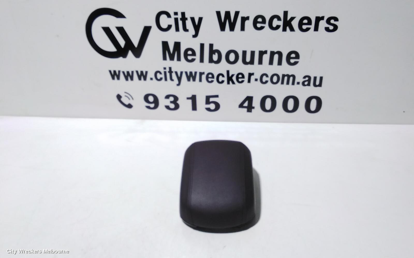 HOLDEN CRUZE 2010 Console