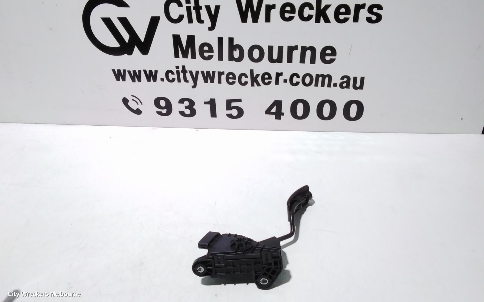 TOYOTA HIACE 2013 Pedal Assembly