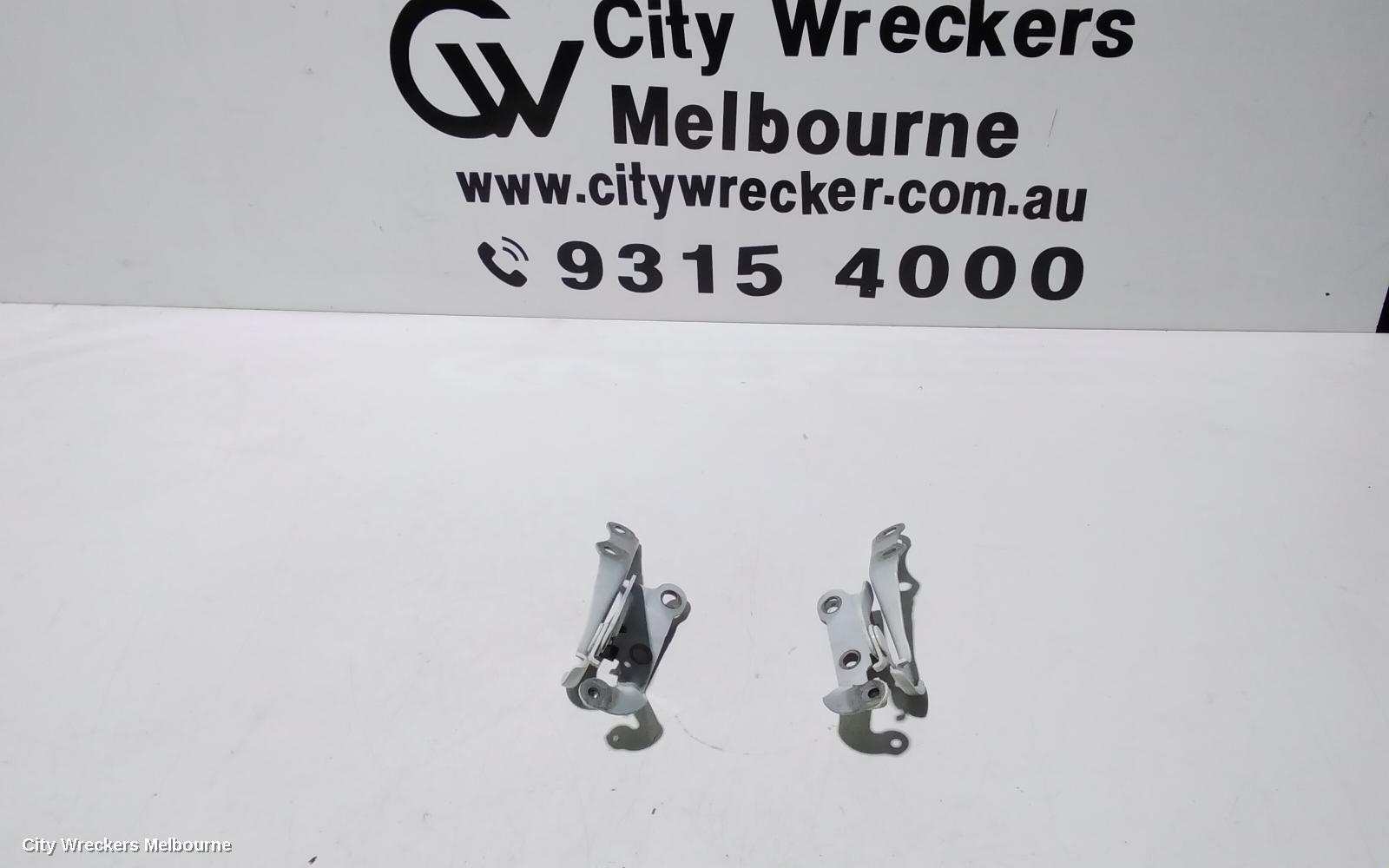 TOYOTA HIACE 2013 Bonnet Hinge/Strut