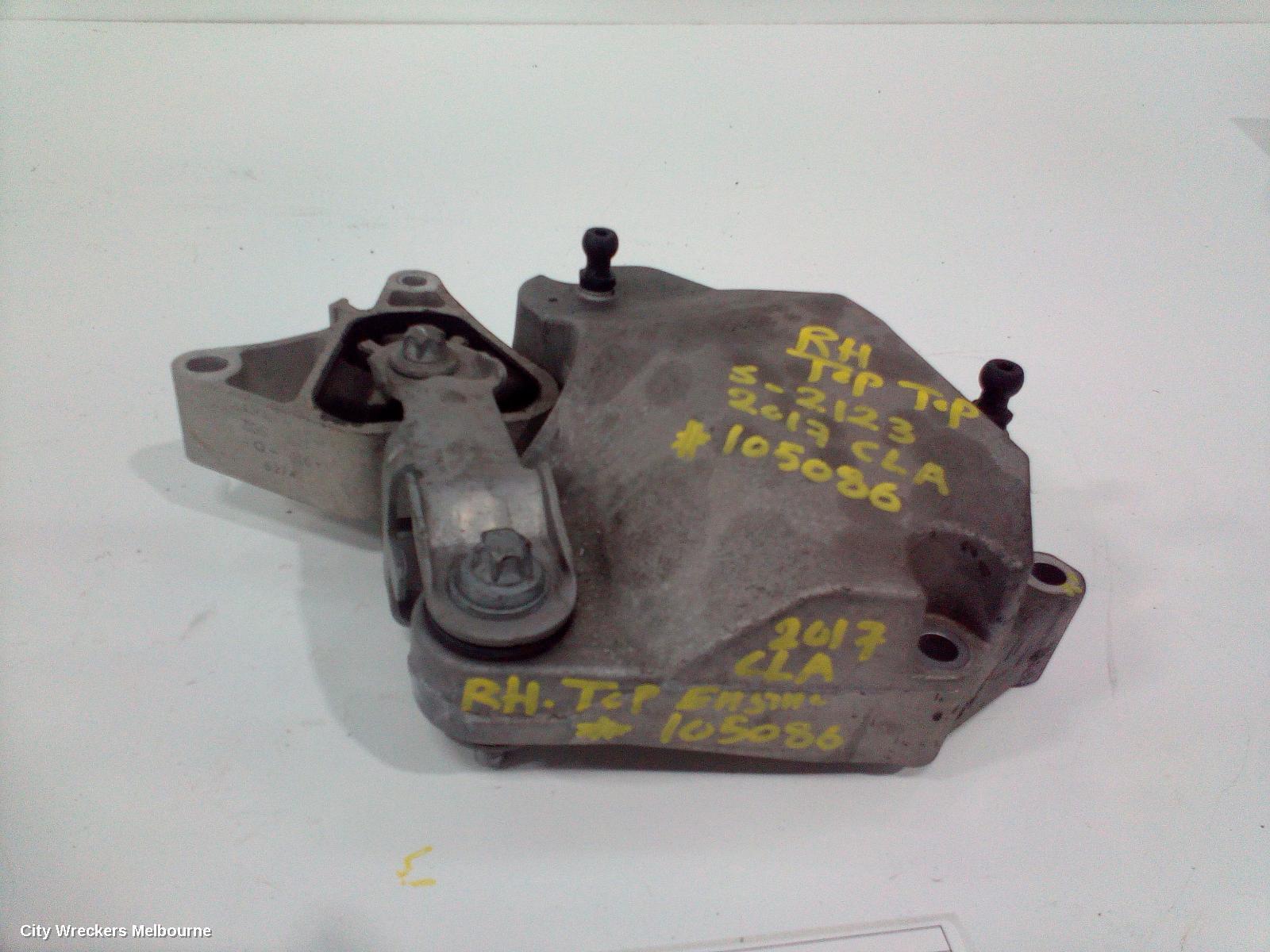 MERCEDES CLA CLASS 2017 Mount