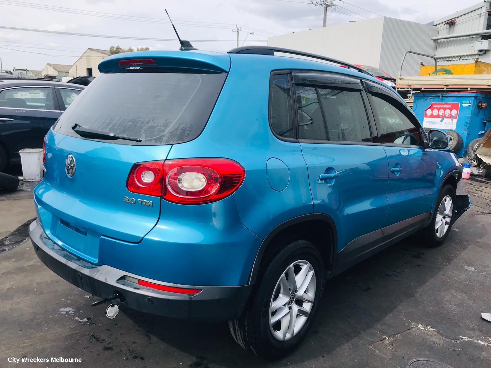 VOLKSWAGEN TIGUAN 2008 Left Door Mirror