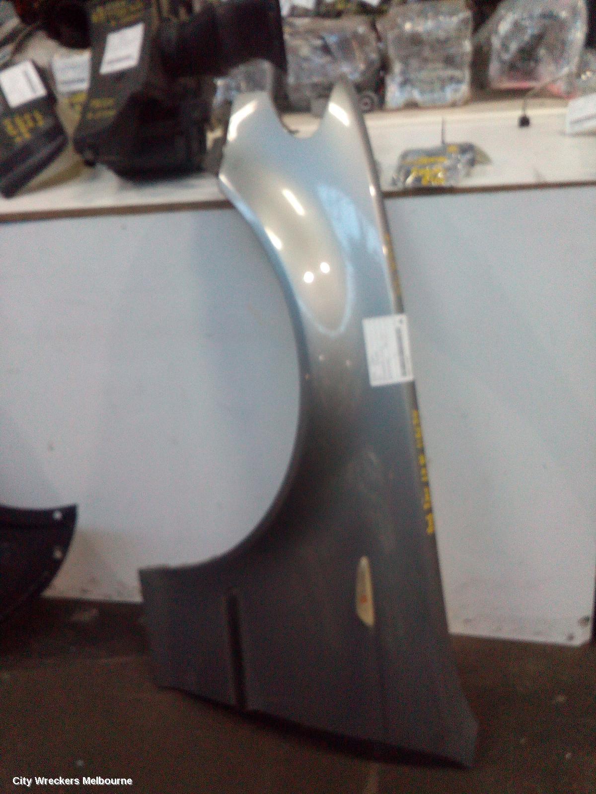 BMW 3 SERIES 2005 Left Guard